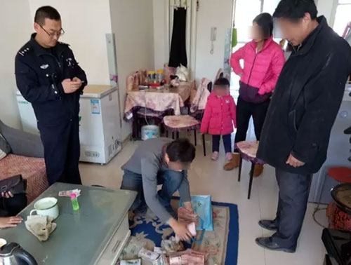 17萬當(dāng)垃圾丟掉：驚慌失措！全家上陣翻找垃圾桶