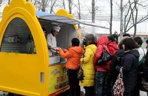 書報(bào)亭、早餐車，甚至垃圾桶都有二維碼“身份證”了。