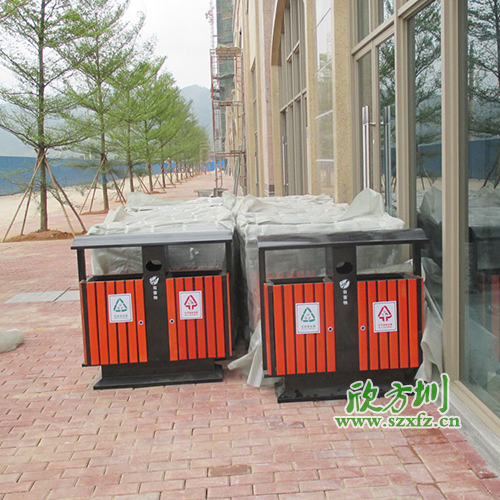 廣州清遠(yuǎn)地產(chǎn)物業(yè)公司，增添欣方圳鋼木垃圾桶