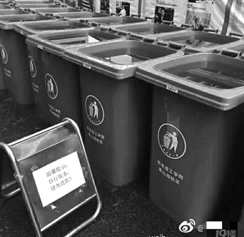 高校用垃圾桶儲水 上貼：自行取水、請勿直飲